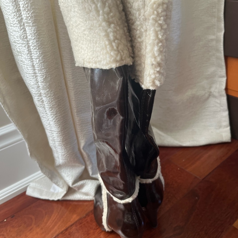 Stylish Brown Boots with Shearling Lining